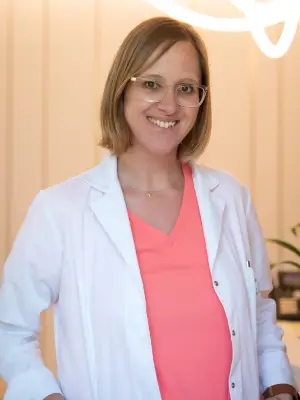Porträt von Dr. Katharina Spies, Medizinische Direktorin und Reproduktionsmedizinerin am Vida Fertility Institute